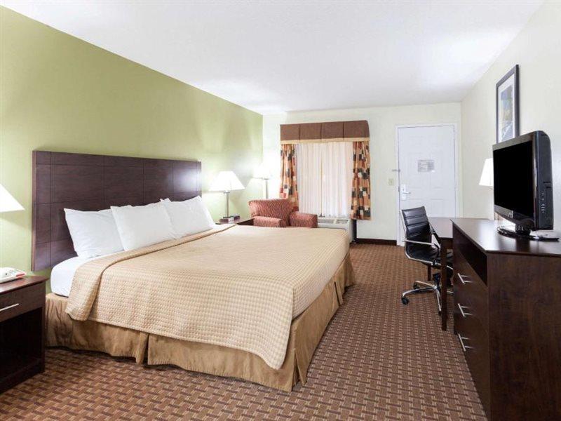 Super 8 By Wyndham Decatur/Dntn/Atlanta Area Hotel Exterior photo